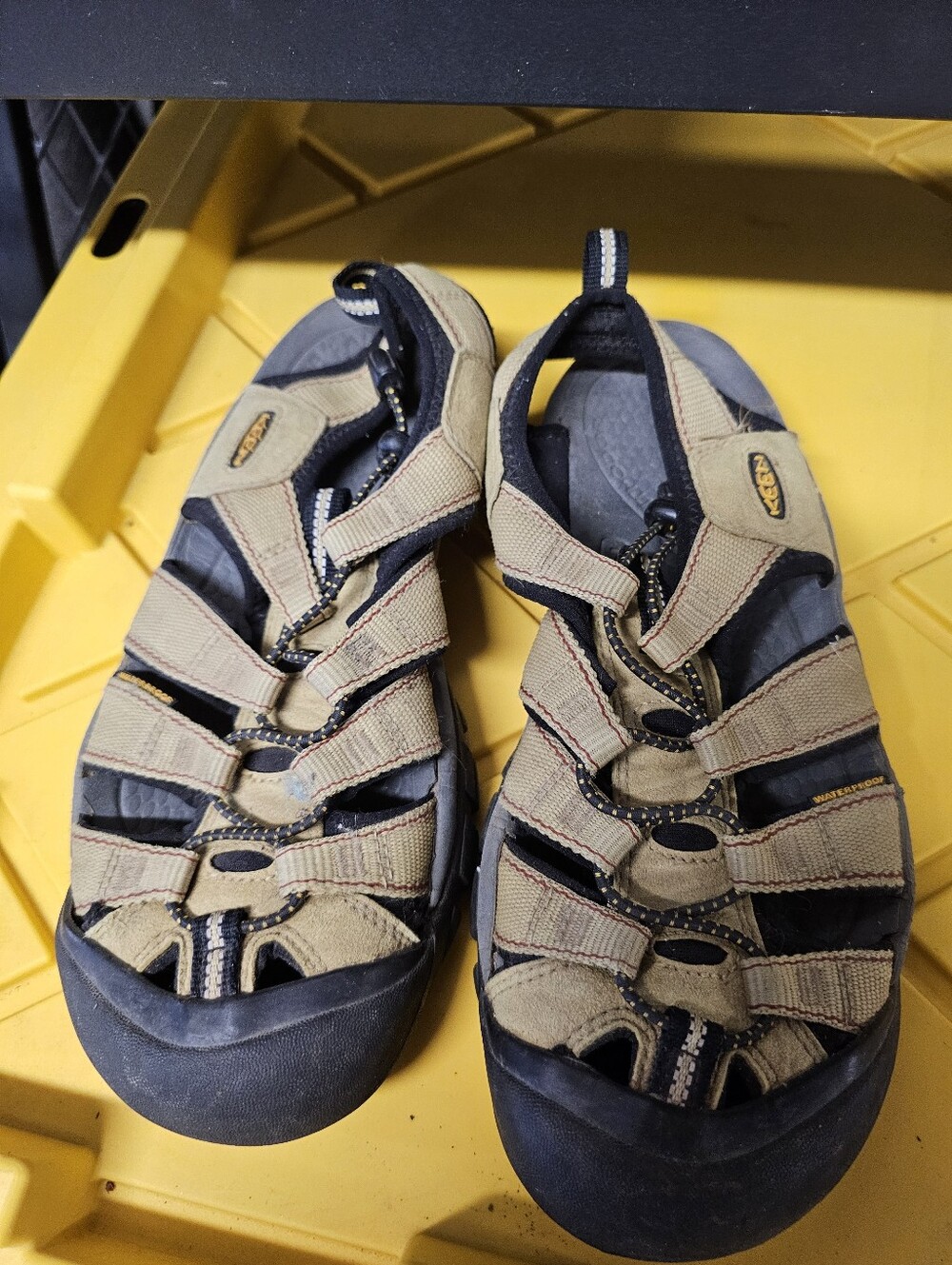 Vintage Women's KEEN water sandals size 8.5